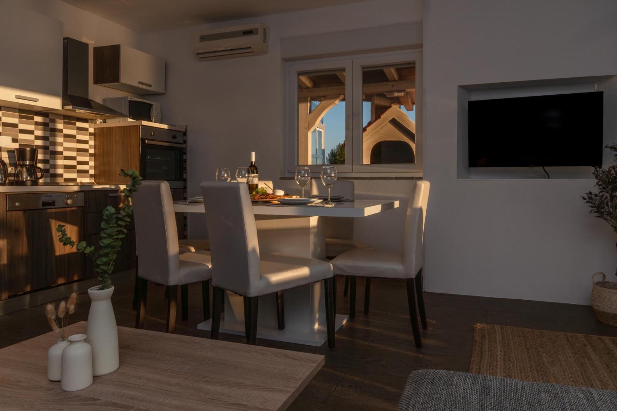 Sunny Hill Apartments With Rooftop Pool Čelina Dış mekan fotoğraf