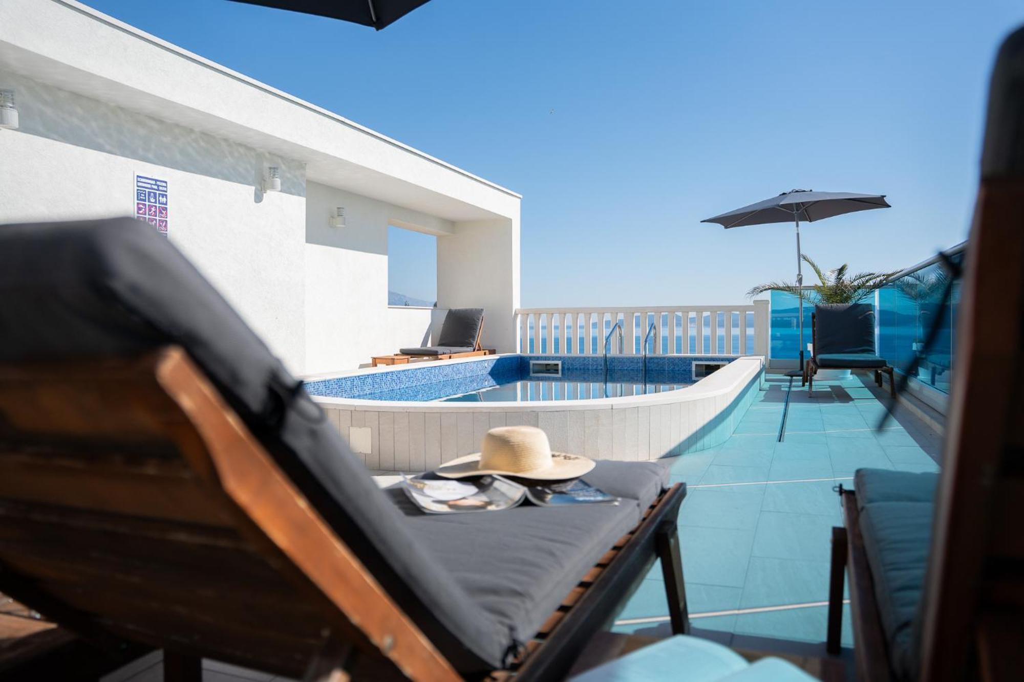 Sunny Hill Apartments With Rooftop Pool Čelina Dış mekan fotoğraf